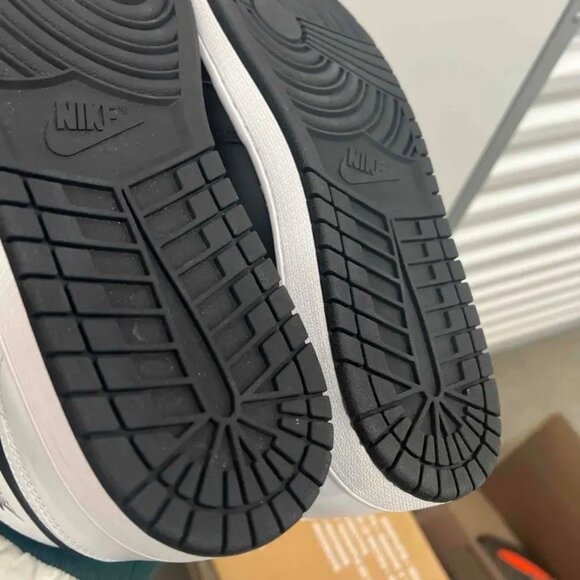 Air Jordan 1 Retro High OG 'Black White 2.0' DZ5485 010 Size 10 New With Defects - Picture 8 of 8